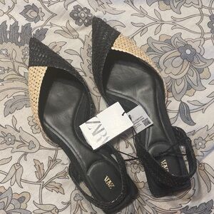 Zara Two-Tone Black and Tan Flats